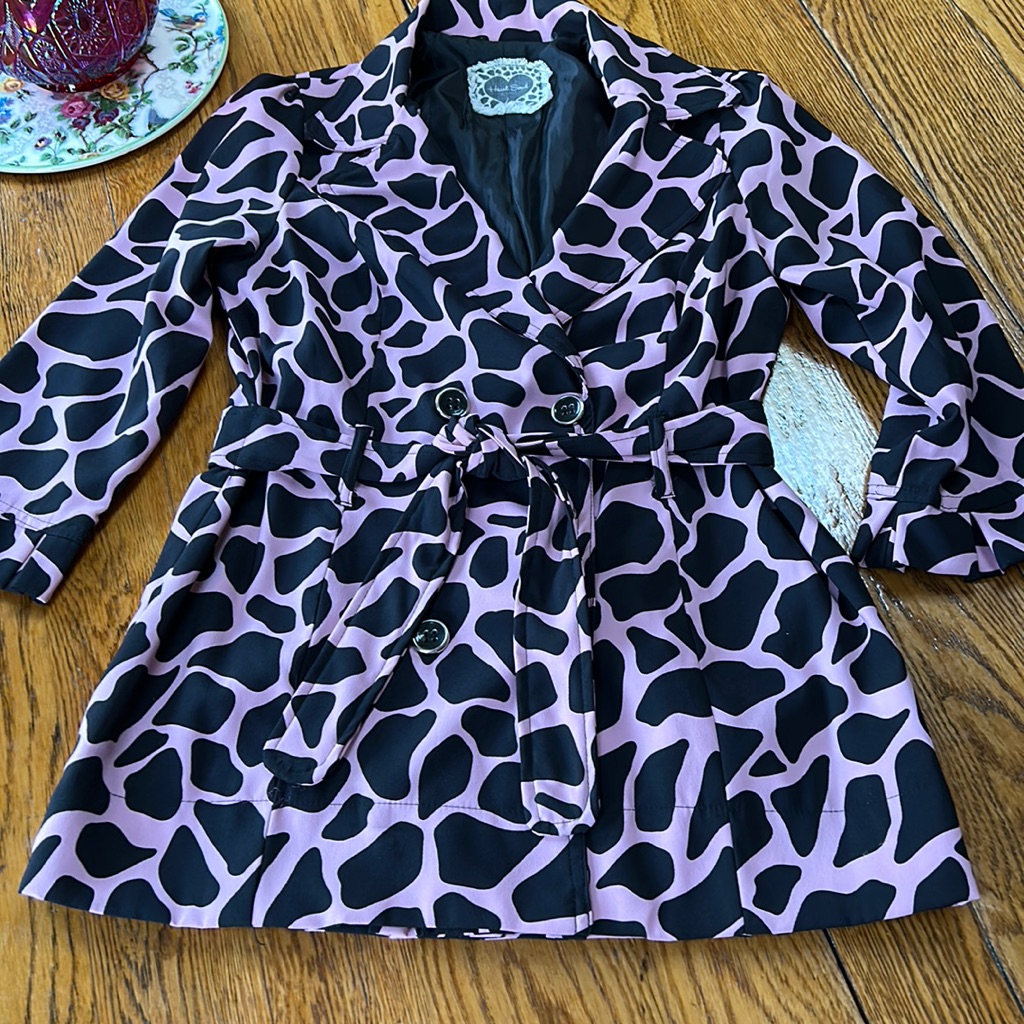 Giraffe Print Belted Coat- Ruffle Edge/Sleeves-Jr Large. Pockets- Button Closure